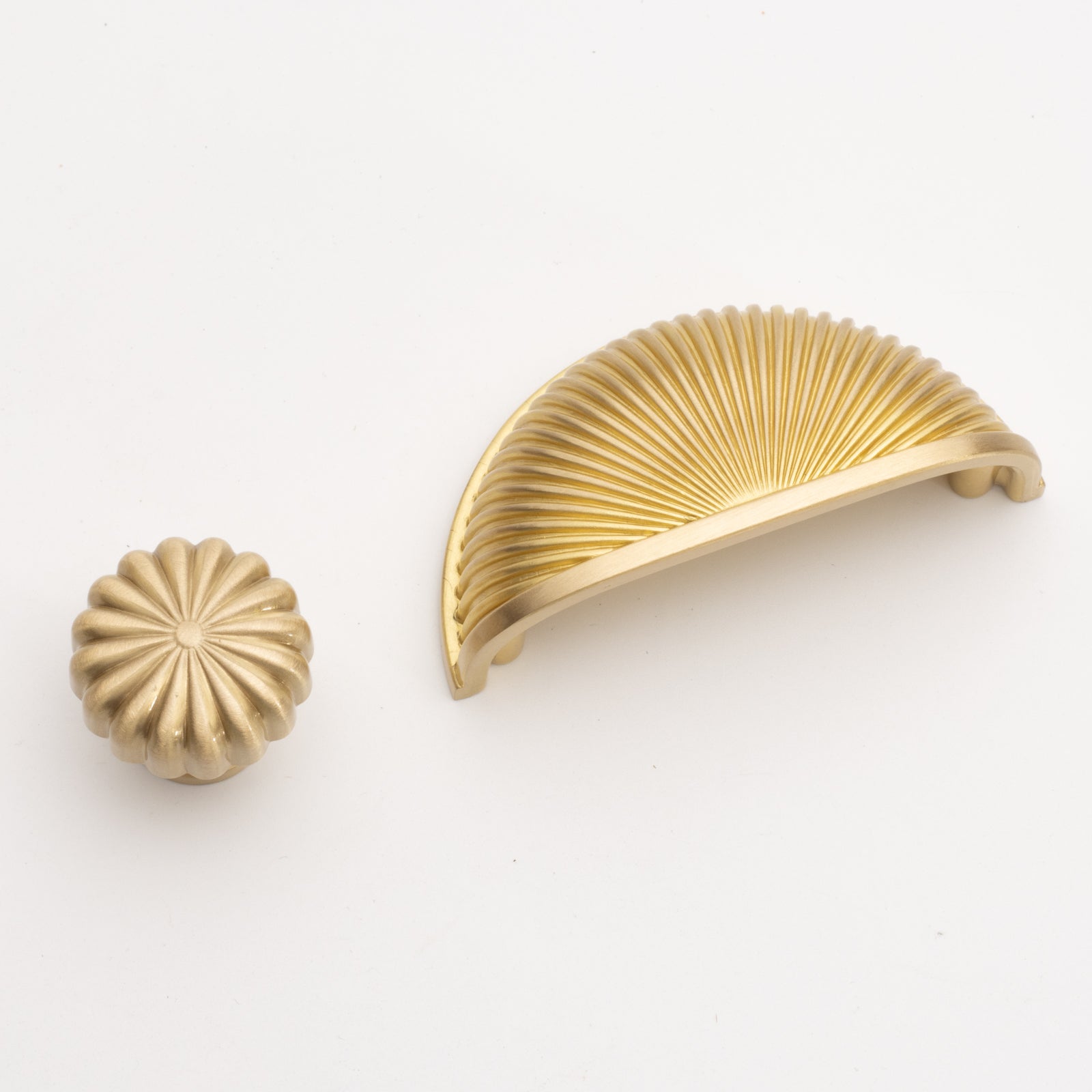 Aura Solid Brass Knob Brushed Brass